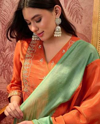 Embroidered v-neck kurta trousers & dupatta 3