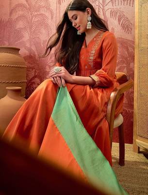 Embroidered v-neck kurta & palazzos with dupatta 2
