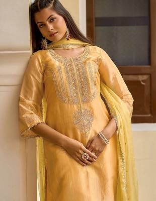 Embroidered round neck straight kurta & trousers with dupatta 3
