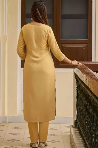 Embroidered round neck straight kurta & trousers with dupatta