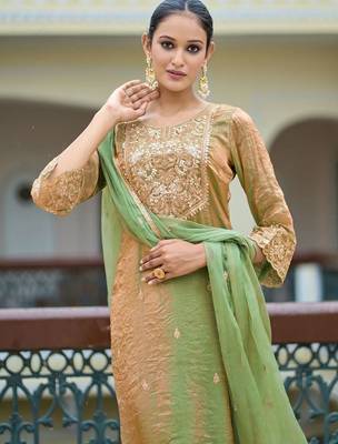Embroidered round neck straight kurta & trousers with dupatta 3