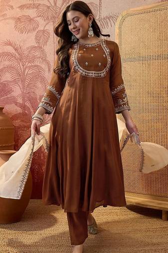 Mandarin collar kurta & churidar with dupatta