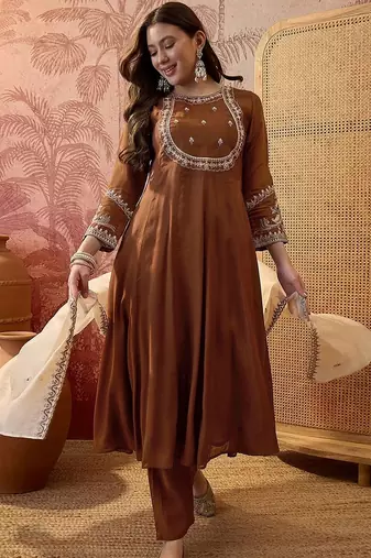 Mandarin collar kurta & churidar with dupatta