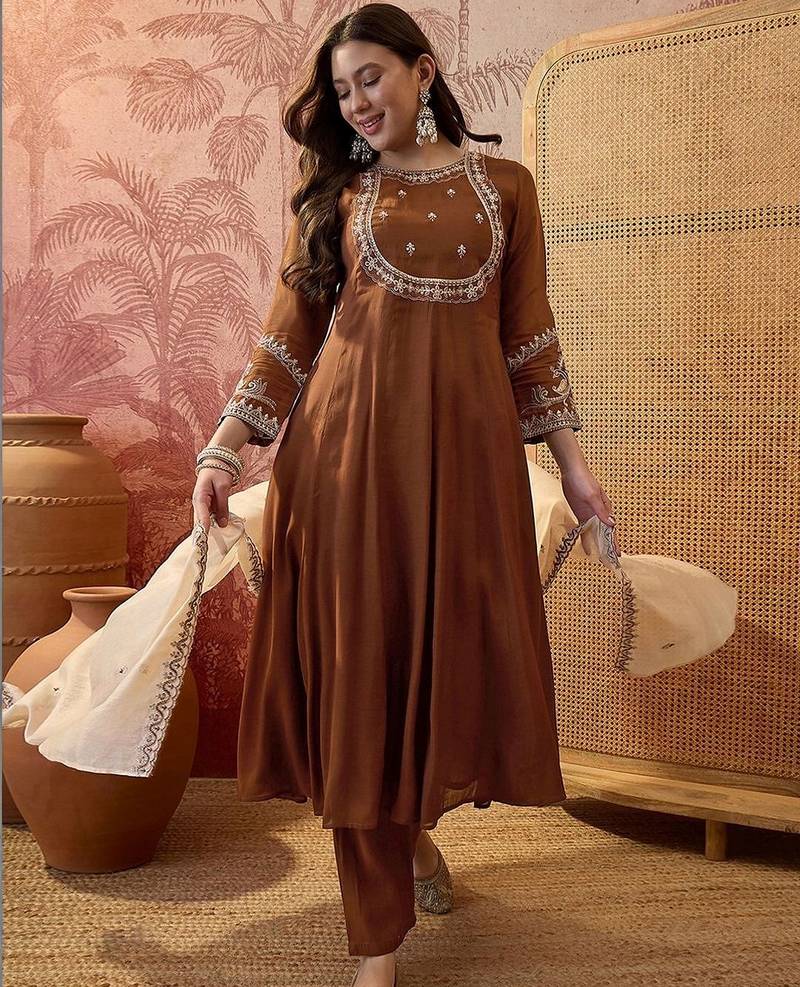 Mandarin collar kurta & churidar with dupatta