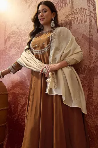 Mandarin collar kurta & churidar with dupatta