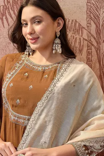 Mandarin collar kurta & churidar with dupatta