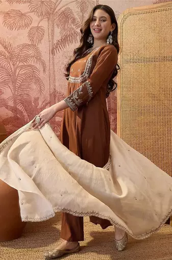 Mandarin collar kurta & churidar with dupatta