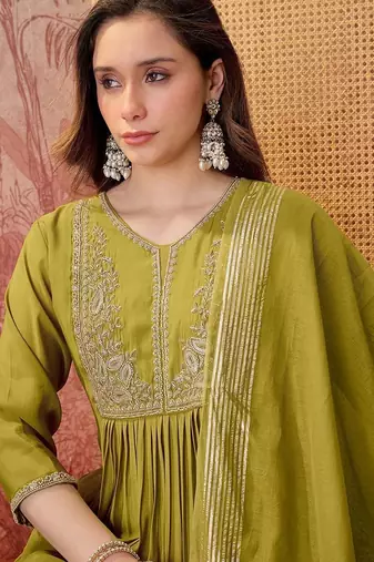 Embroidered kurta set