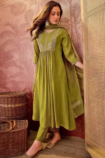 Embroidered v-neck kurta & trousers with dupatta