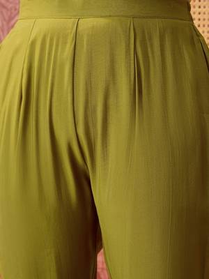 Embroidered v-neck kurta & trousers with dupatta 4