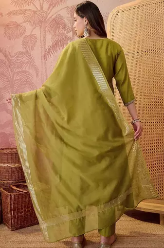 Embroidered v-neck kurta & trousers with dupatta