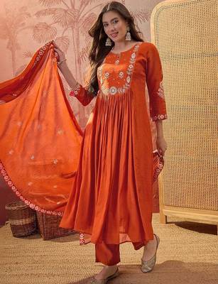 Embroidered  round neck kurta & trousers with dupatta 3