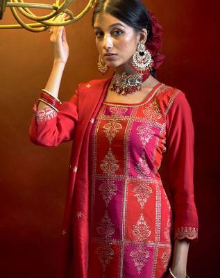 Zari sequence embroidered straight kurta & trousers with dupatta 2