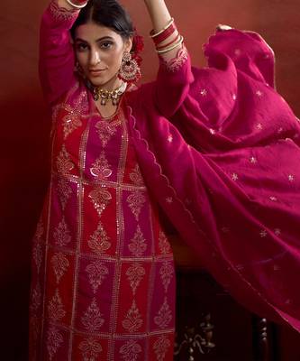 Zari sequence embroidered straight kurta & trousers with dupatta 2