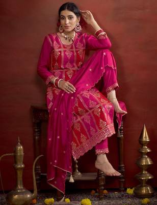 Zari sequence embroidered straight kurta & trousers with dupatta 4