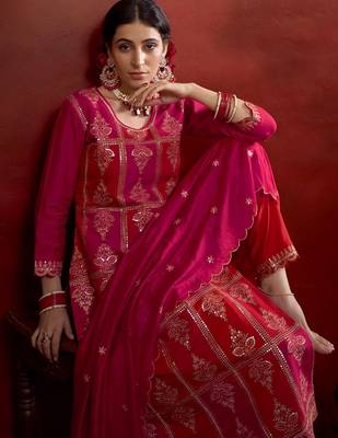 Zari sequence embroidered straight kurta & trousers with dupatta 5