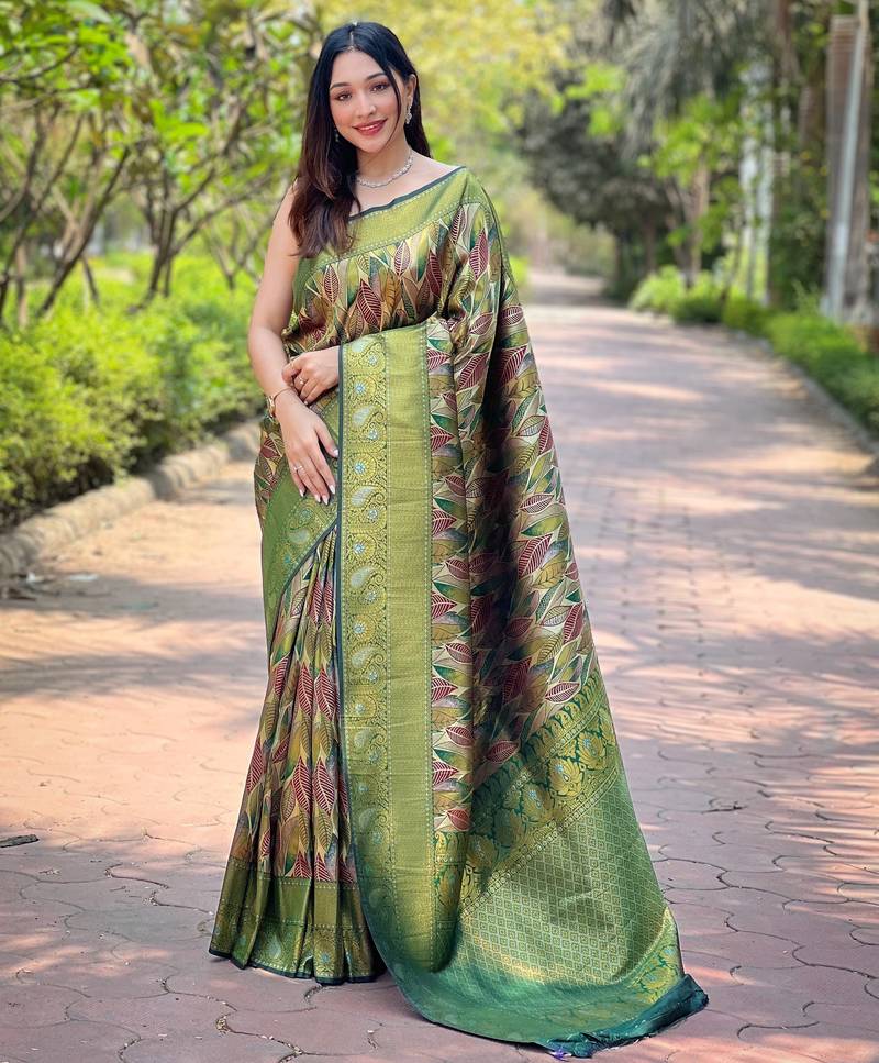 Elegant dark green kanchipattu silk saree with contrast weaving border