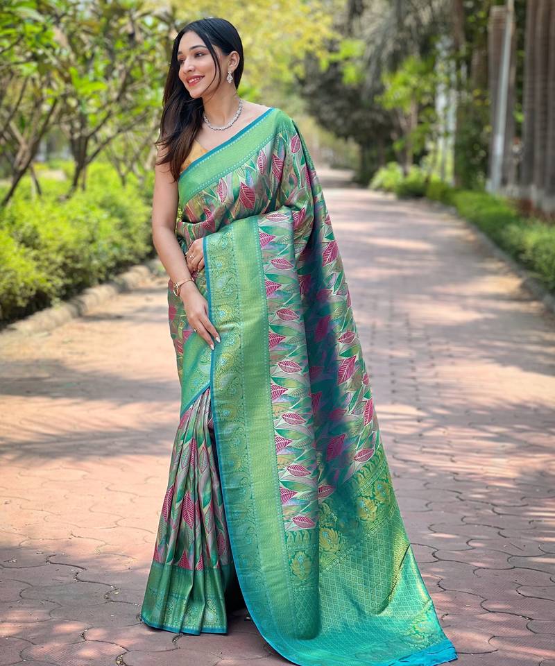 Elegant green kanchipattu silk saree with contrast weaving border