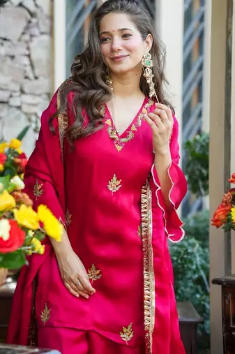 Pink color beautiful fendy silk fabric glamorous ceremonial looks salwar kameez