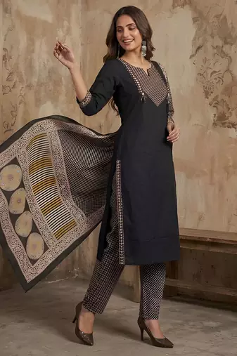Pink color beautiful fendy silk fabric glamorous ceremonial looks salwar kameez