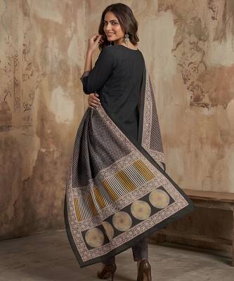 Black color cotton fabric stylish ceremonial wear kurta set 2