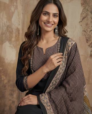 Black color cotton fabric stylish ceremonial wear kurta set 3