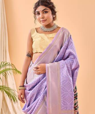 Lavender bandhani weaving saree with heavy pallu 4
