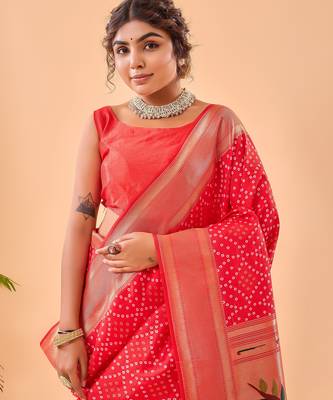 red bandhani weaving saree with heavy pallu 3