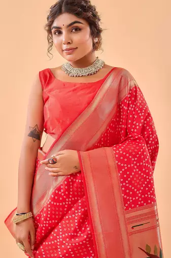 red bandhani weaving saree with heavy pallu