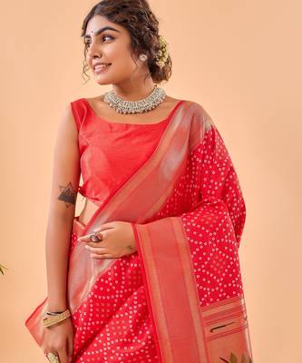 red bandhani weaving saree with heavy pallu 4