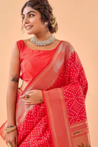 red bandhani weaving saree with heavy pallu