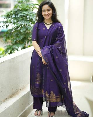 women's art silk woven butta motiff kurta pant with dupatta set 1