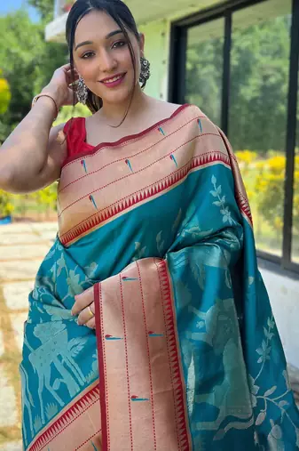 Women's light blue woven silk blend saree with blouse piece