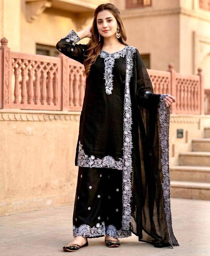 Black chanderi embroidered kurta-sets