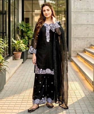 Black chanderi embroidered kurta-sets 4