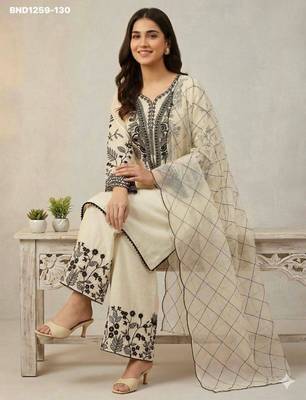 Off-white cotton blend embroidered kurta-sets 4
