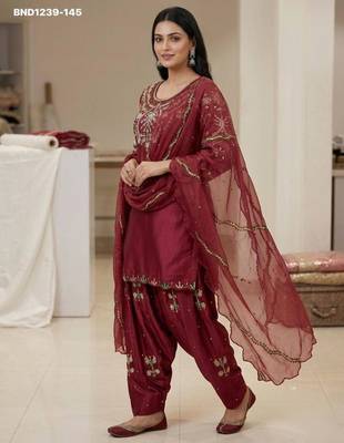 Pink silk blend embroidered kurta-sets 2