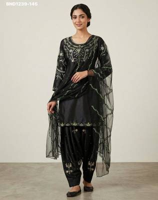 Black silk blend embroidered kurta-sets 1