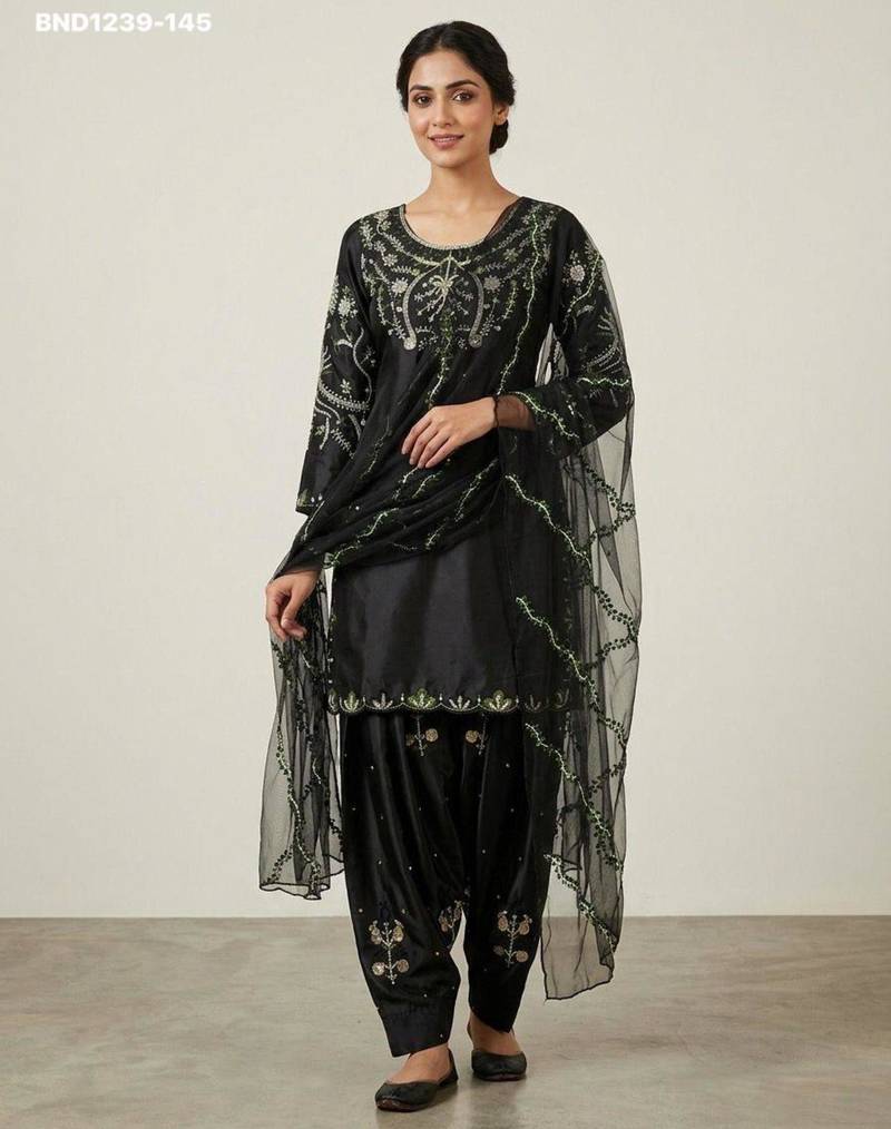 Black silk blend embroidered kurta-sets