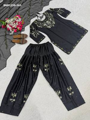 Black silk blend embroidered kurta-sets 3