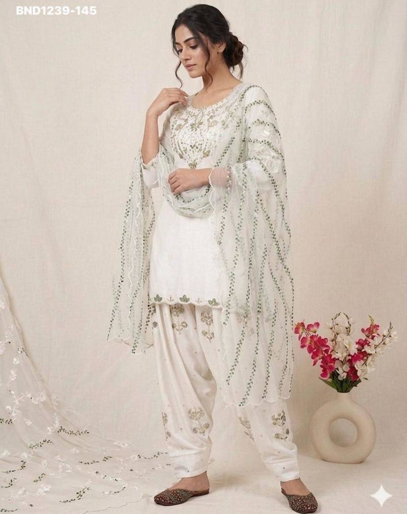 White silk blend embroidered kurta-sets