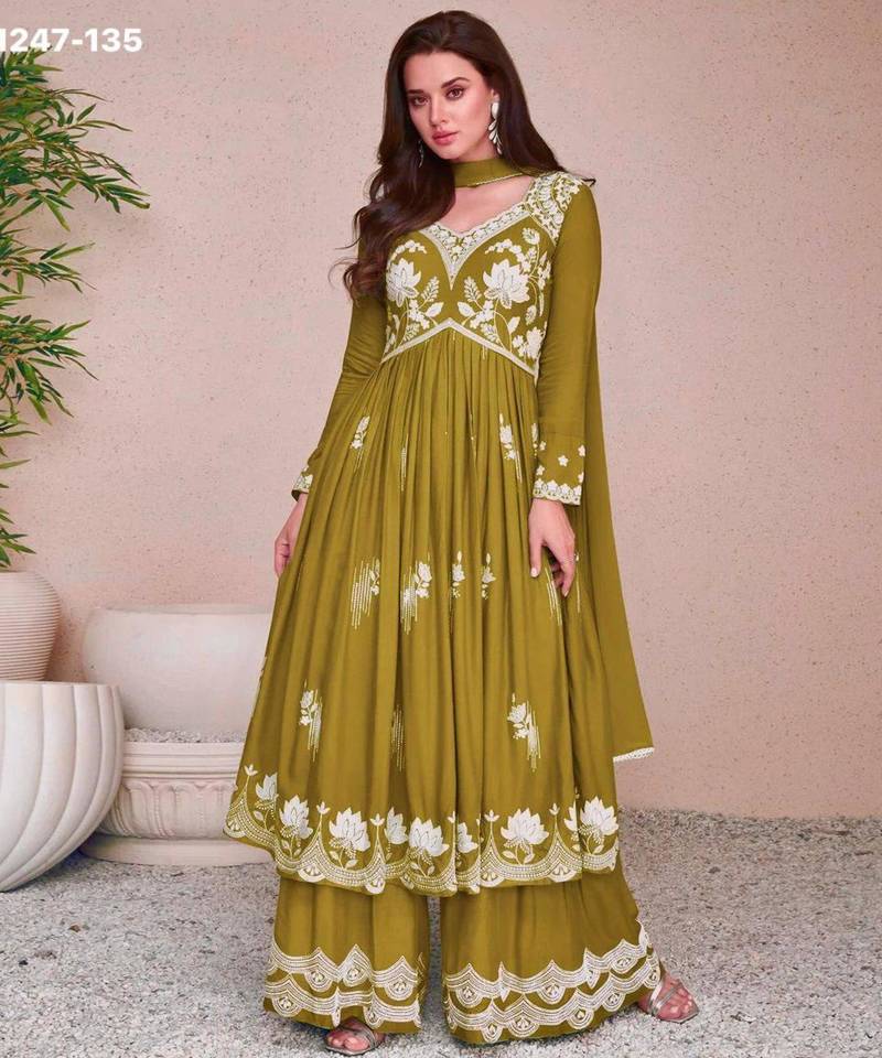 Green silk blend embroidered kurta-sets