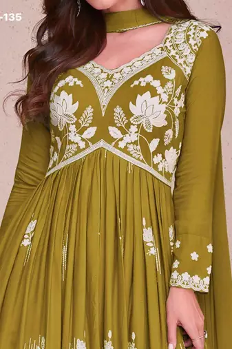 Green silk blend embroidered kurta-sets