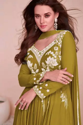 Green silk blend embroidered kurta-sets