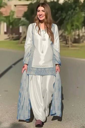 Off-white silk blend embroidered kurta-sets