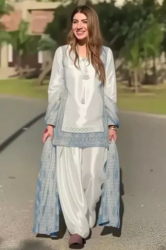 Off-white silk blend embroidered kurta-sets