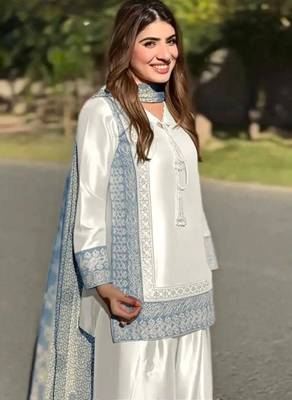 Off-white silk blend embroidered kurta-sets 3