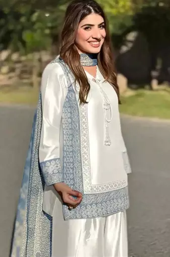 Off-white silk blend embroidered kurta-sets