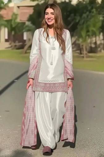 Off-white silk blend embroidered kurta-sets