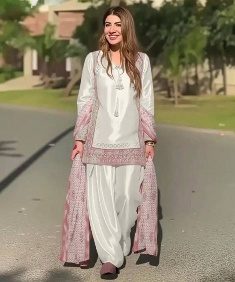 Off-white silk blend embroidered kurta-sets